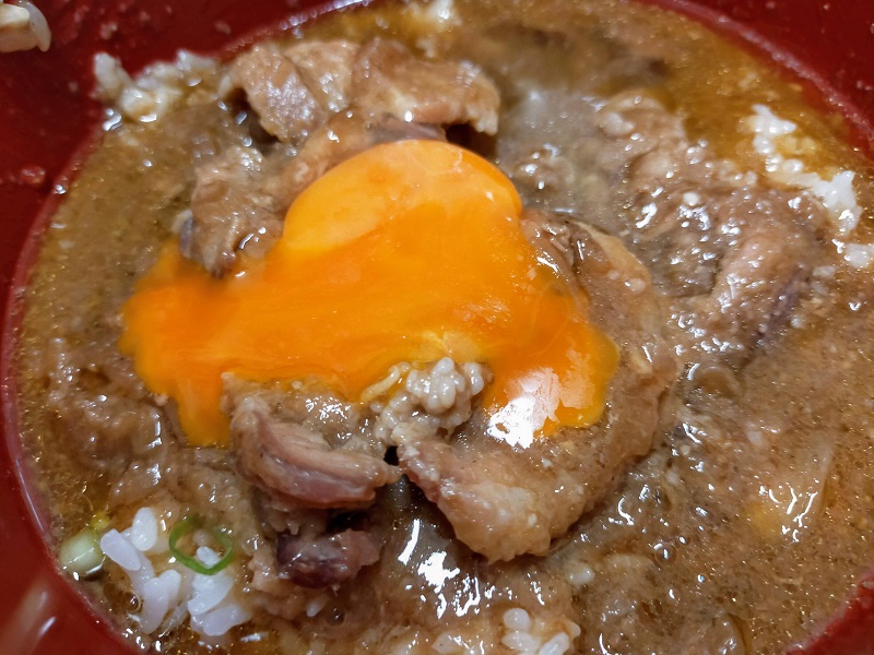 卵 on 豚丼もどき ヴァージョン卵黄崩し