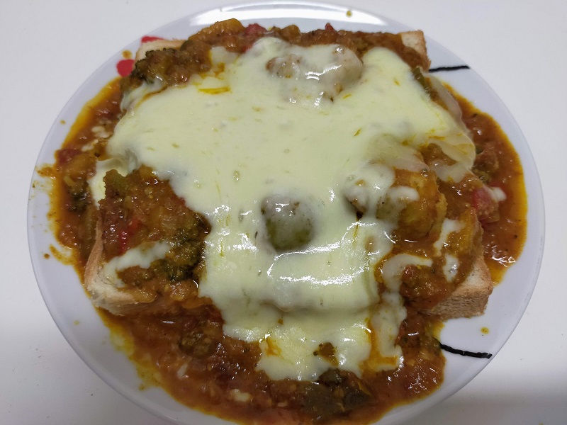 カレーチーズ on 食パン