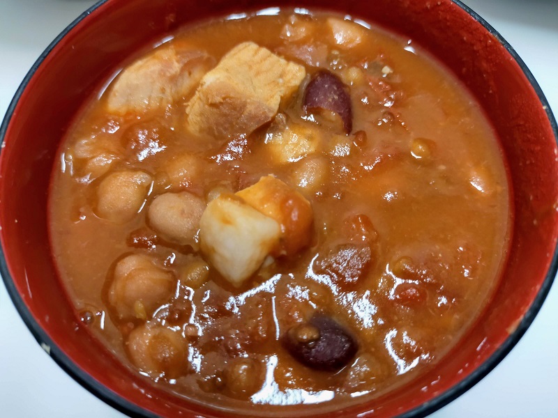 豆と豚肉のトマト煮込み