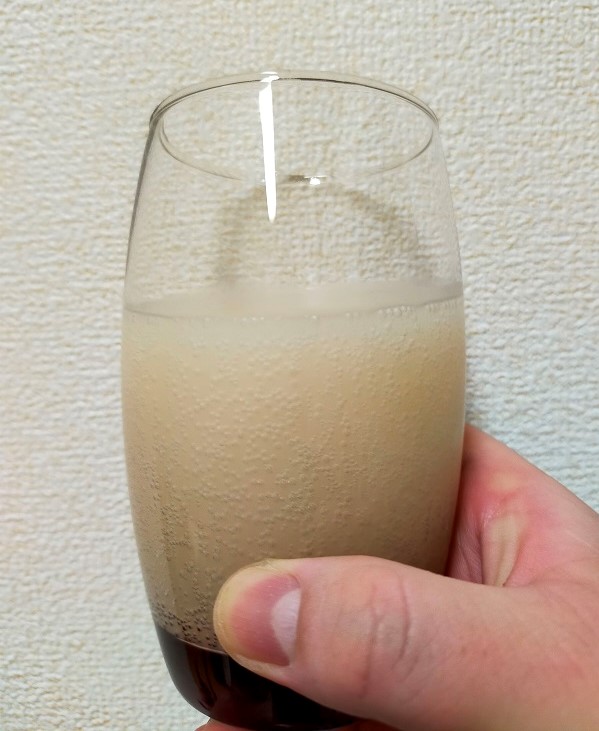 乳白色の炭酸飲料