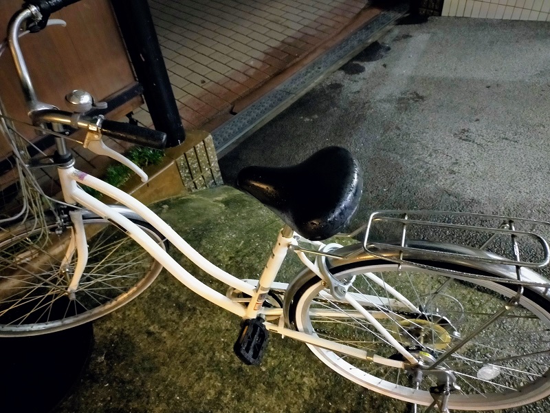 びしょ濡れの自転車の写真です