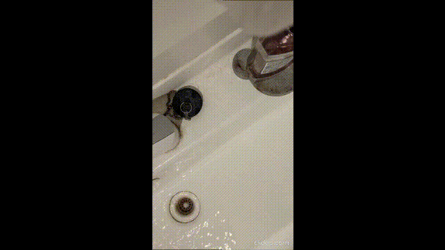 ペーパーソープ ラベンダーの香りで手を洗う（3倍速）のgif画像です