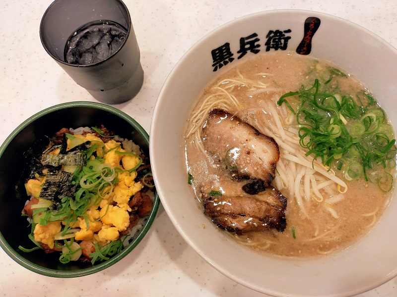 くろとんラーメン と ミニかばたま丼の写真です