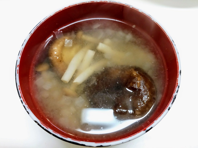 キノコ鶏出汁スープの写真です